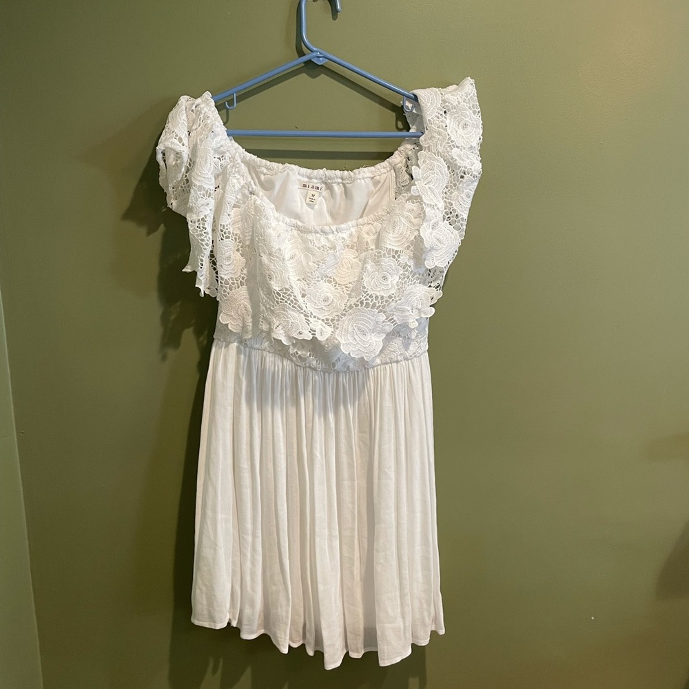 MIAMI (Francescas’s) WHITE DRESS Sz MEDIUM - Picture 2 of 7